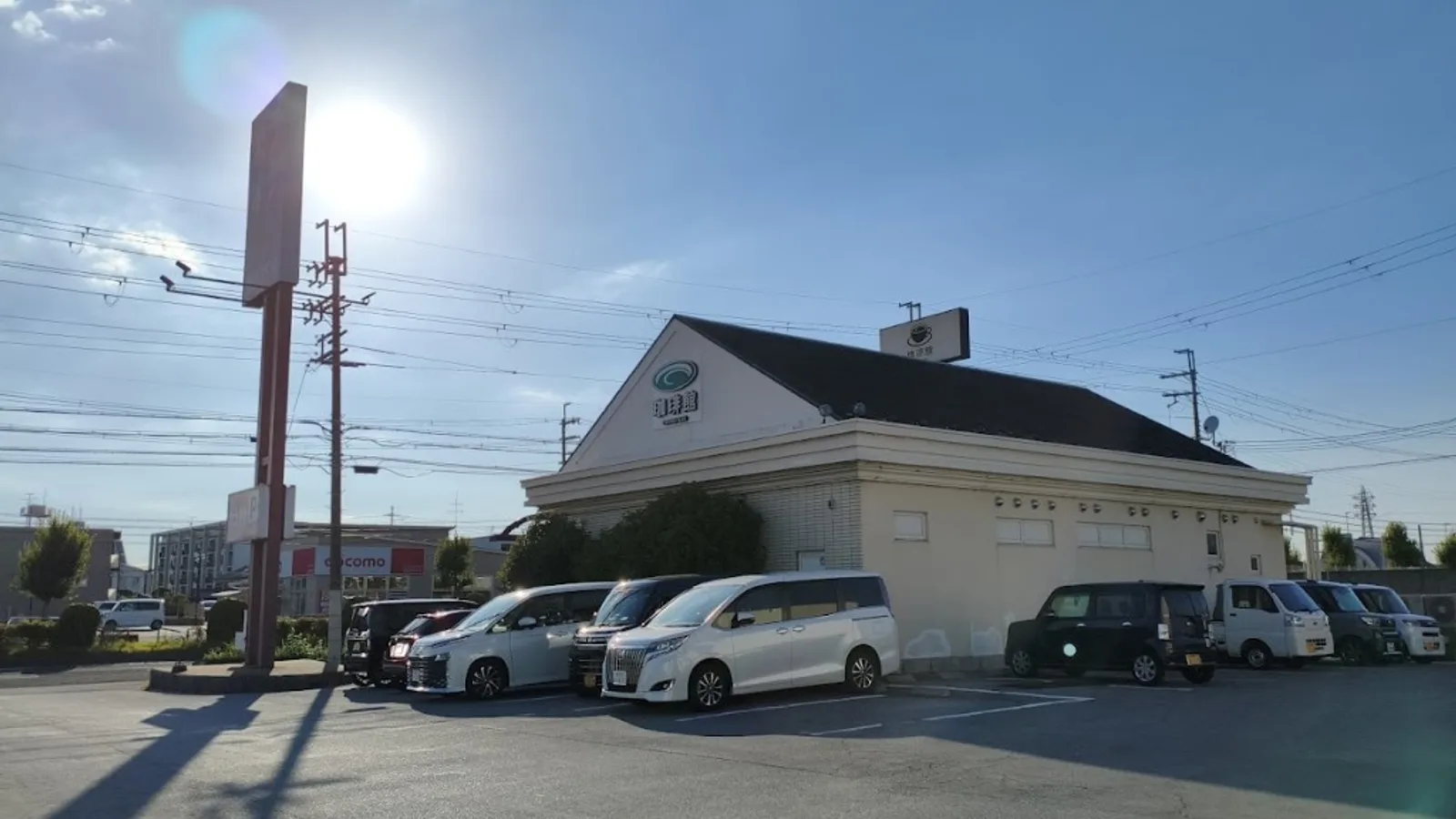 国道8号線付近にあるカフェ・喫茶のお店「珈琲館 長浜店」の外観